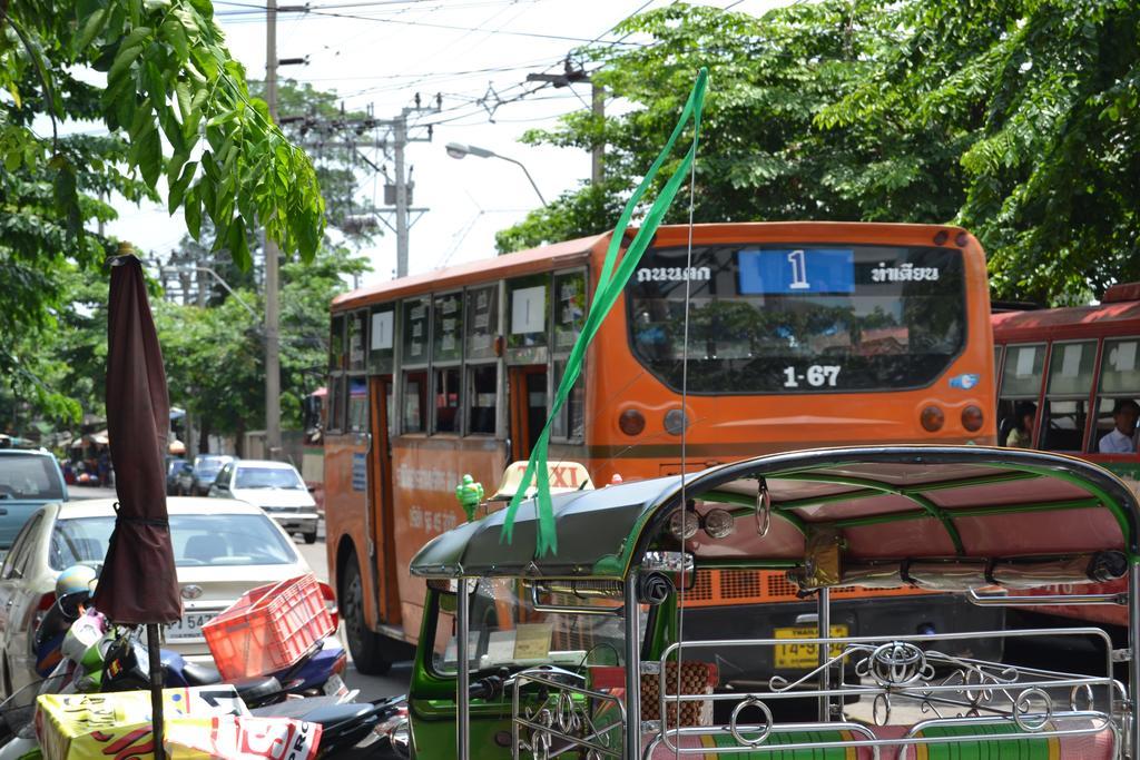 Jeesnail Guesthouse Bangkok Exterior photo
