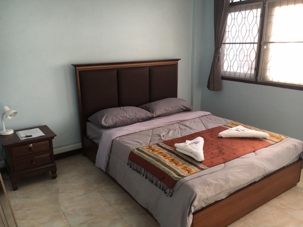 Jeesnail Guesthouse Bangkok Exterior photo