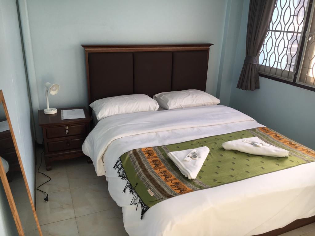 Jeesnail Guesthouse Bangkok Exterior photo