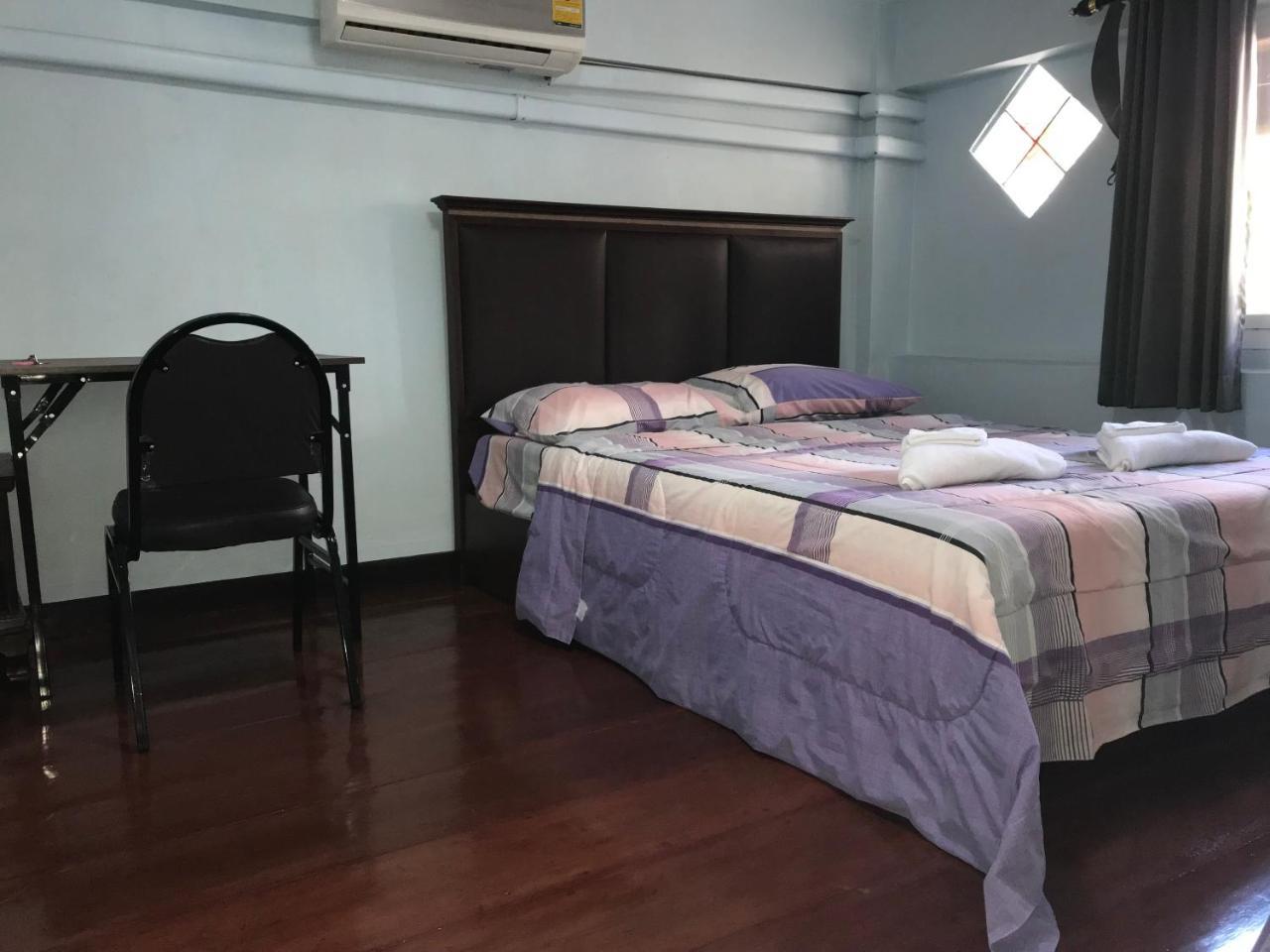 Jeesnail Guesthouse Bangkok Exterior photo